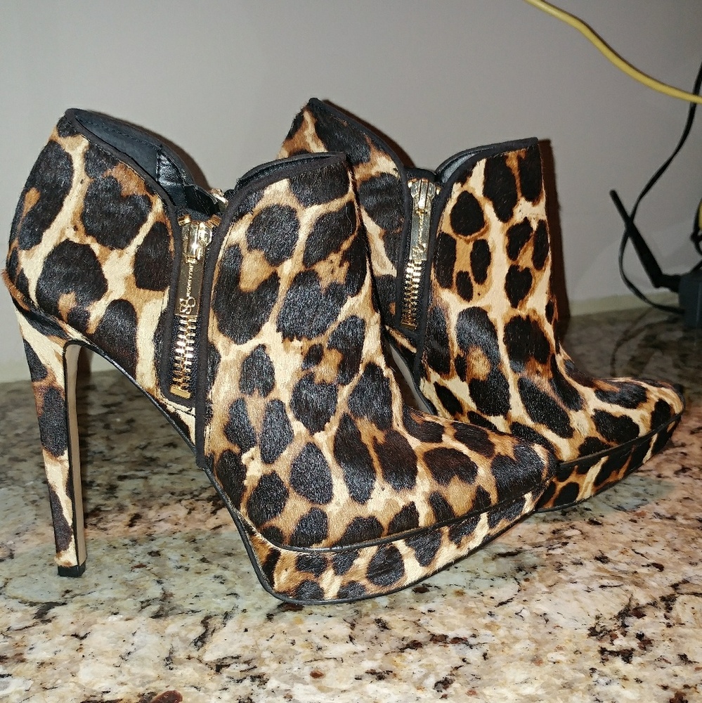 Jessica Simpson Leopard / Cheetah Booties - Size 5